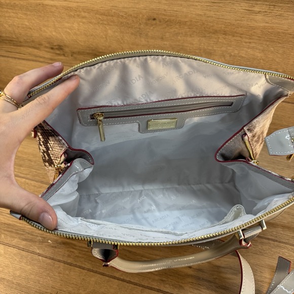 ARCADIA ITALIAN LIGHT‎ GRAY PATENT LEATHER TOTE BAG EMBOSSED SNAKESKIN CROSSBODY - Picture 8 of 12